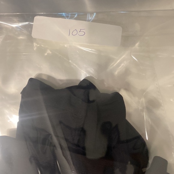 Women’s Athleta Black Tank Top With Back Pocket Size XLT - Picture 12 of 12